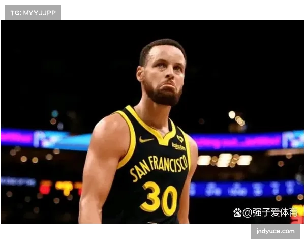 库里回顾勇士困境：曾遭遇人员短缺，强调提前施压对手策略